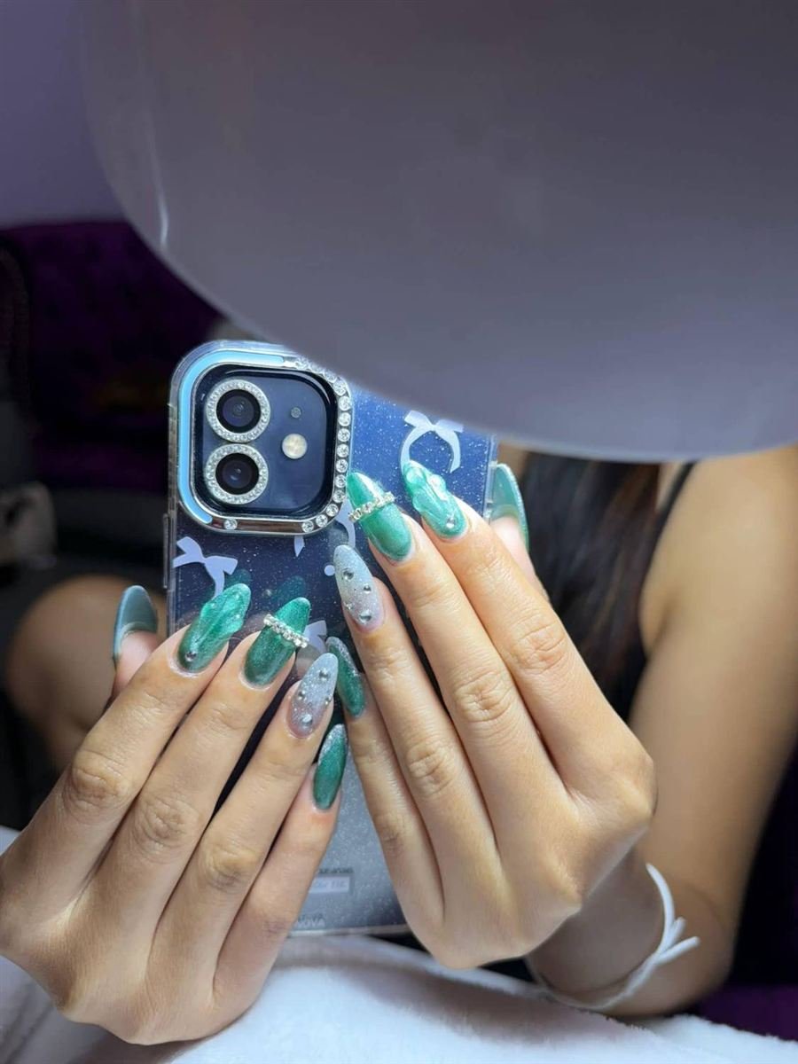 Emerald cat-eye almond nails with crystals